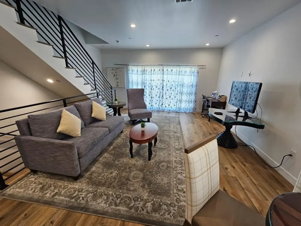 Hollywood Boutique Residences with Free Parking