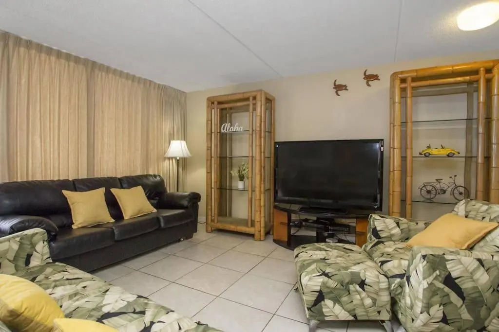 Royal Kuhio Penthouse With Ocean View on 35th Floor