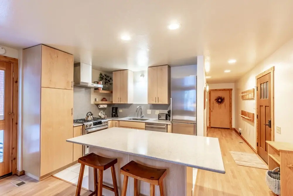Modern 1 bedroom in Ski Trails by RedAwning