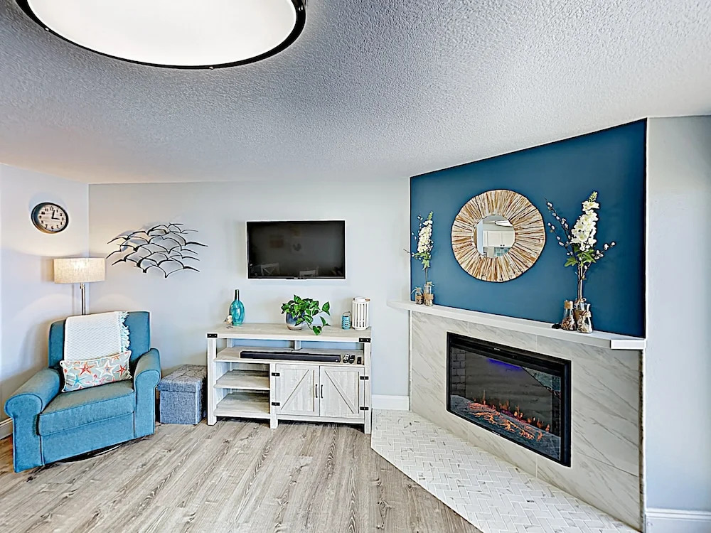 145 Rockaway Beach - 1 Br Condo