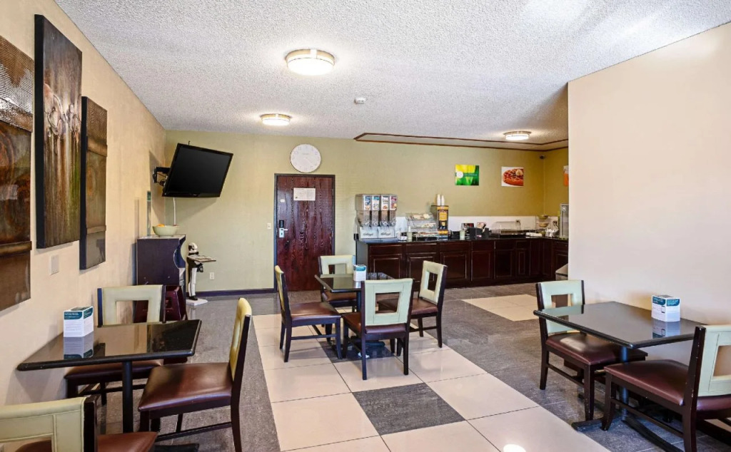 Quality Inn Galesburg near US Highway 34 and I-74