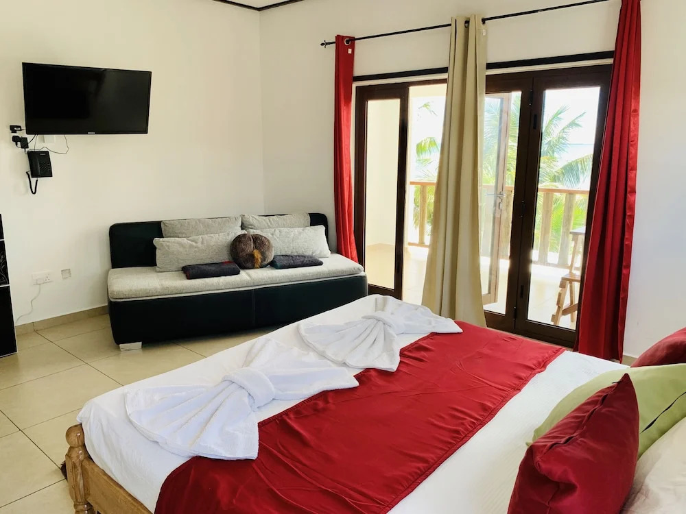 Le lagon bleu guest house by Hyde tide