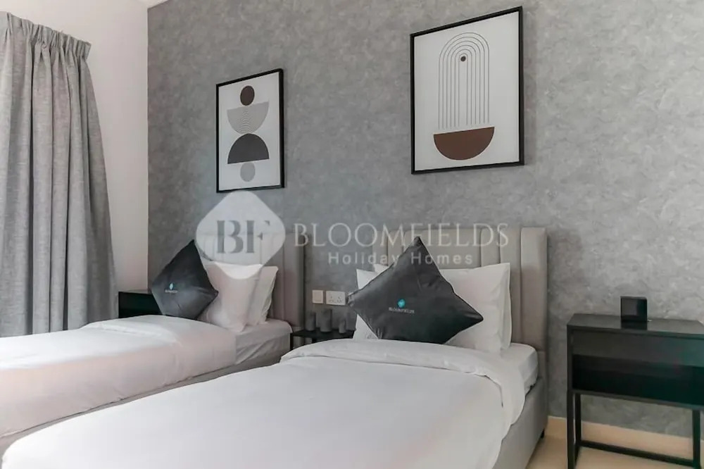 Golf course view, stylish 2BR