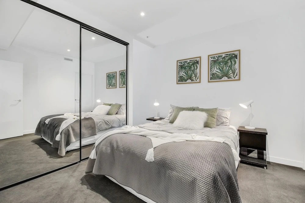 Breathtaking Views - Inner City Pad