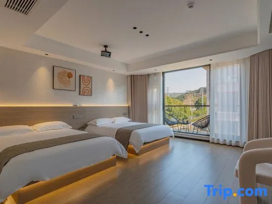 Xiangshan Shipu Black Field Hostel