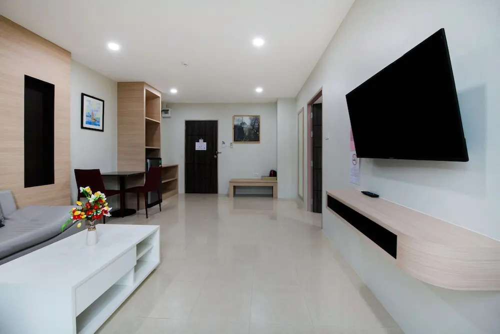Sattahip 9 Boutique Hotel OYO Rooms