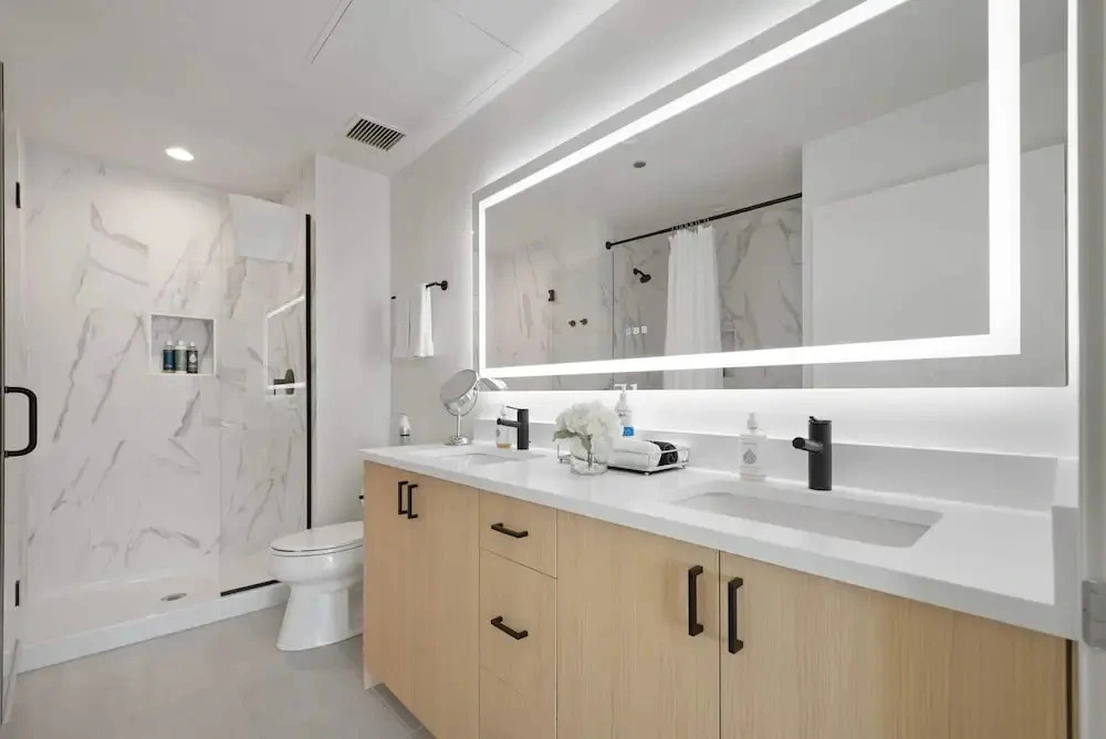 Group Stay 3 Penthouses in the Same Building