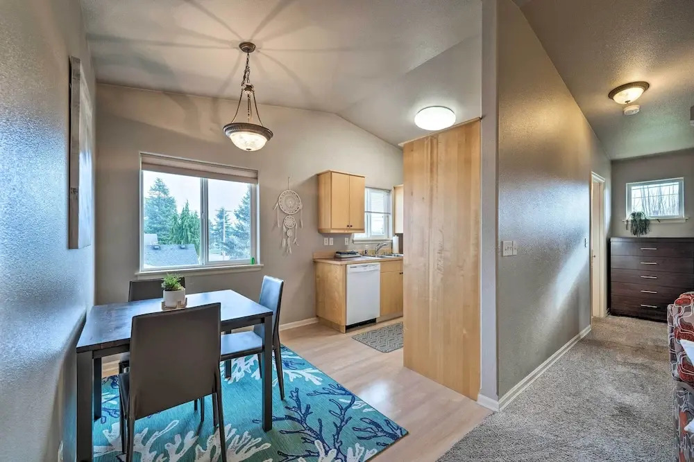 Apartment w/ Patio & Grill Access ~ 1/2 Mi to Bay!