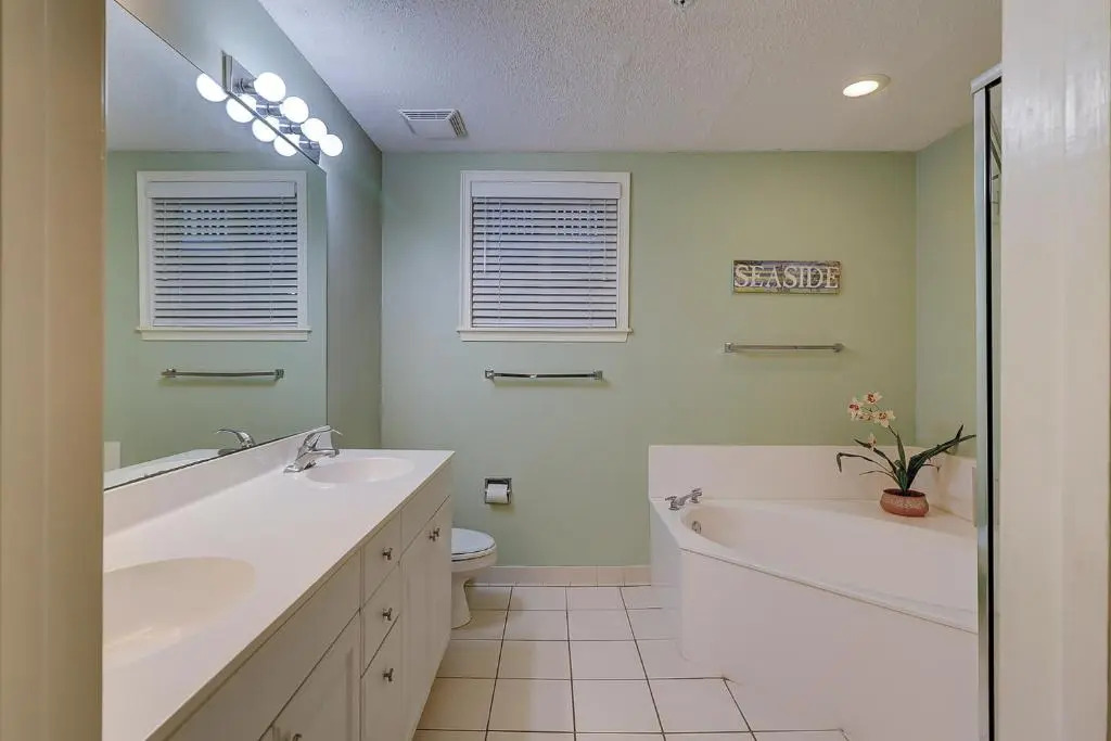 2309 SeaCrest 3 BR Forest Beach Condo