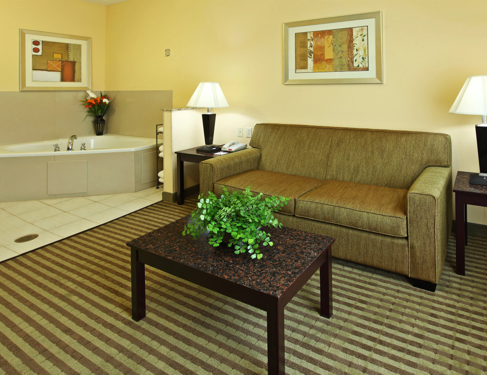 Holiday Inn Express & Suites Carthage by IHG