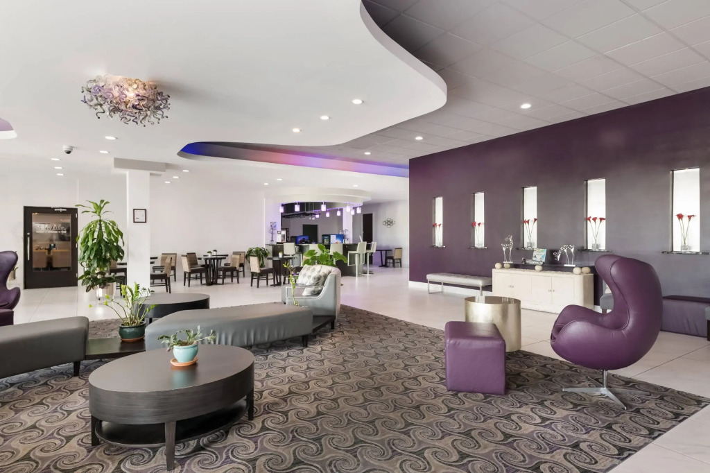 Clarion Inn & Suites Across From Universal Orlando Resort