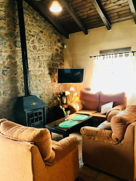 3 bedrooms house with shared pool enclosed garden and wifi at Alcaracejos