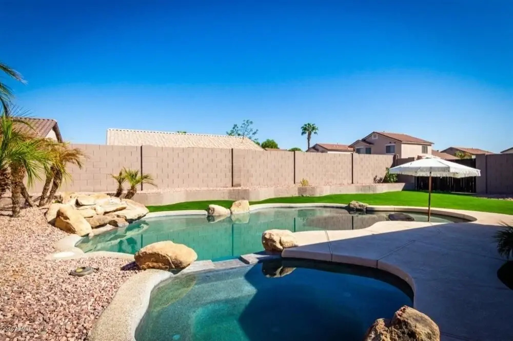 Cozy spacious house, pool heater, spa, firepit