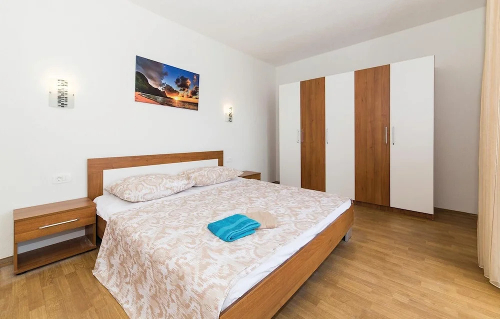 Beautiful Home in Kastel Stafilic With Wifi and 4 Bedrooms