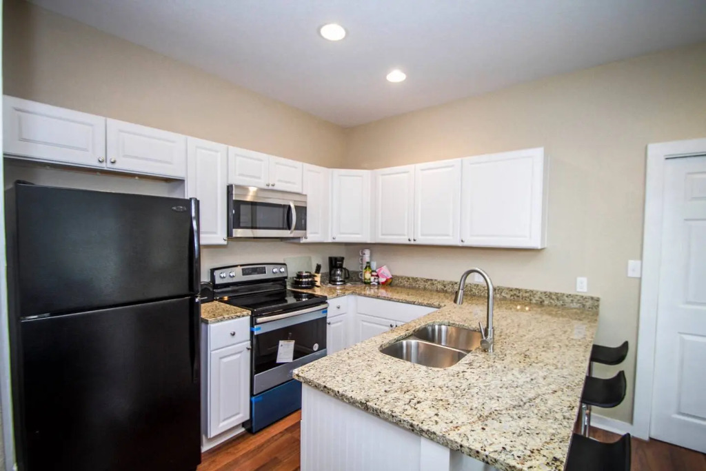 Hackberry St #B Renovated 2BR Near Downtown SA