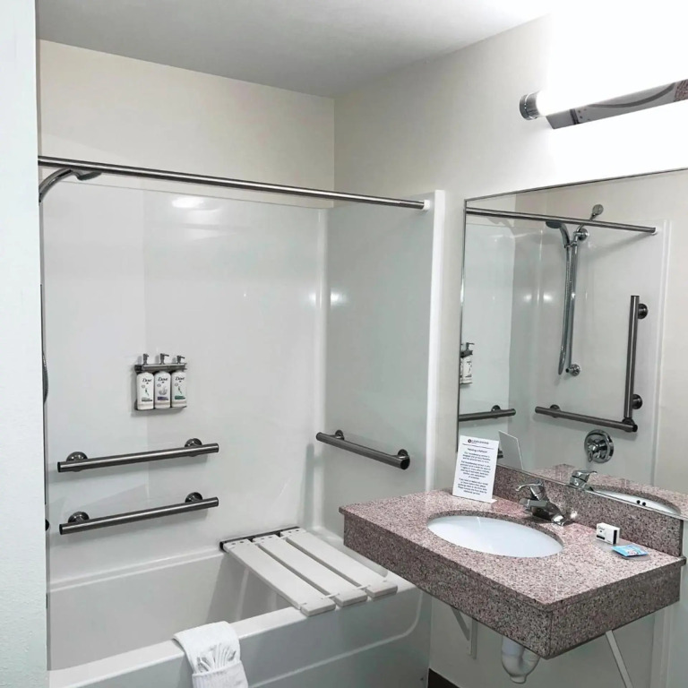 Candlewood Suites Olathe by IHG