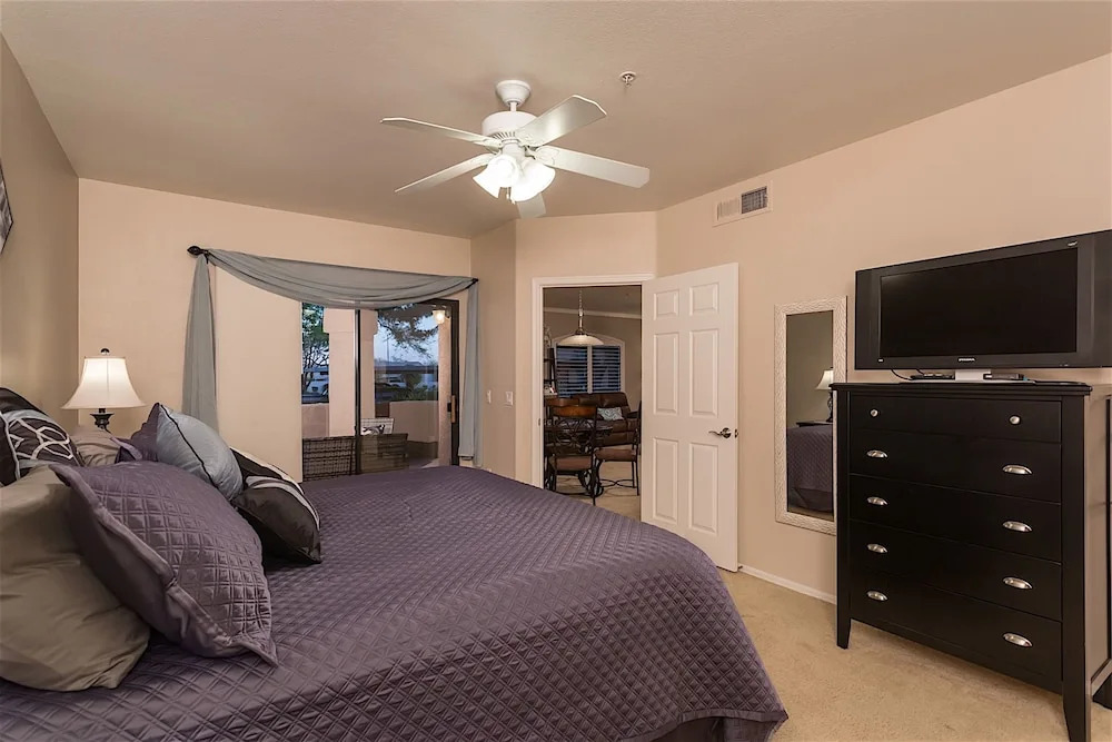Canuck Condo 2 BR by Casago