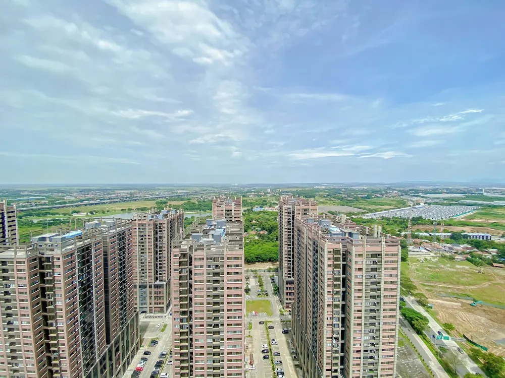 Cozy And Roomy 3Br At Apartment Meikarta District 1