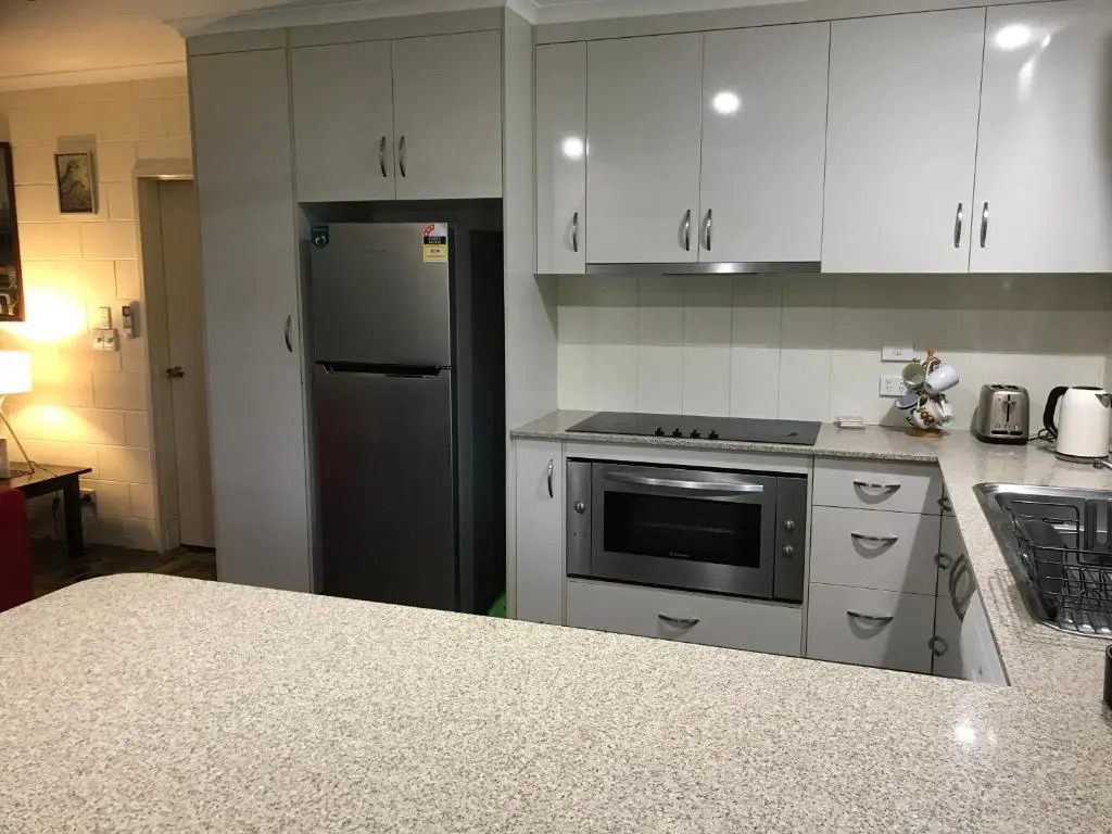 Royal Palm Cottage, Entire two bedroom 2 bathroom house with Pool