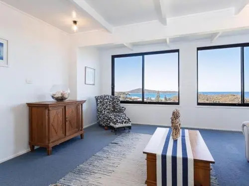 Whale Tales' 78 Lentara Street - Fantastic Water Views Over Fingal Beach
