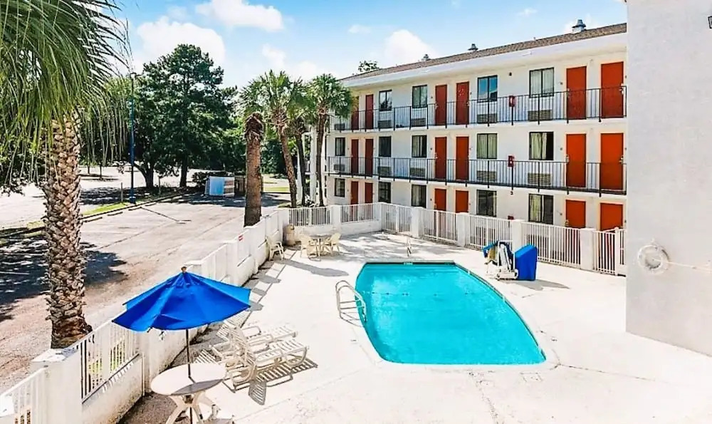 Motel 6 Mobile North