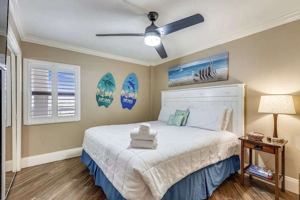 Inlet Reef 303 2 Bedroom Condo by RedAwning