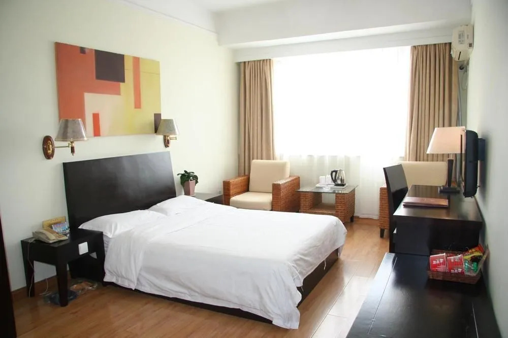 Boutique Holiday Hotel (Beihai Beibuwan Square)