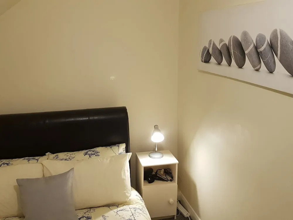 Classic Apartment in Leeds Near Roundhay Park