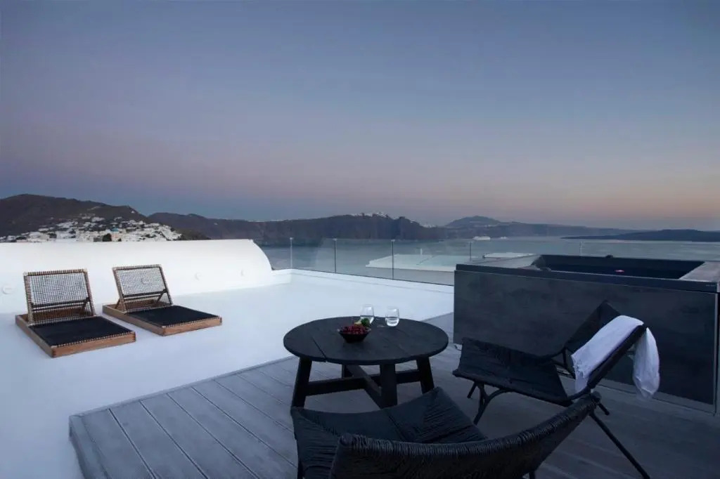 ArmonOia Suites Santorini