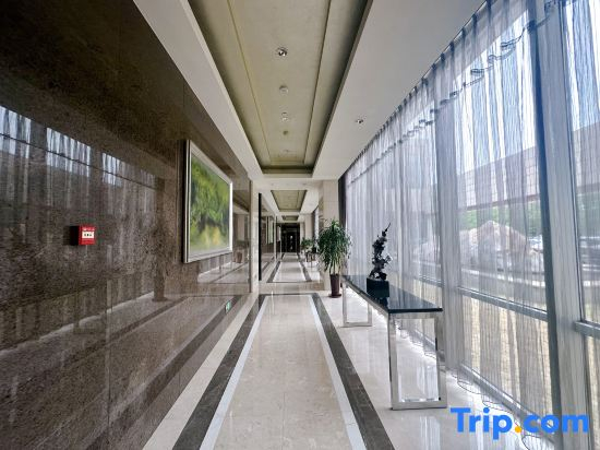 Lingyuan Linggang Hotel