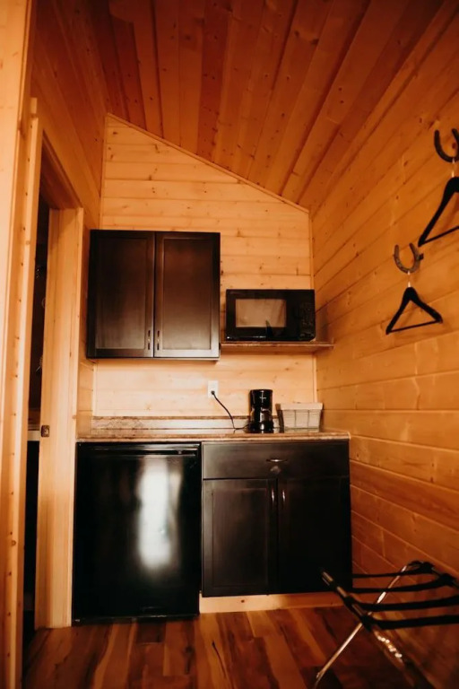 Dukes Slickrock Campground & RV Park