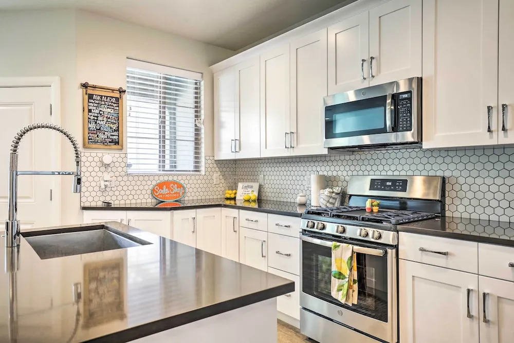 St George Area Townhome w/ Patio + Pool Access