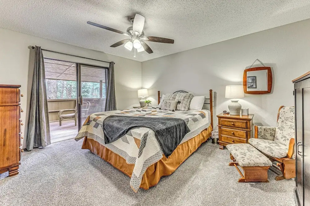 Condo w/ Hot Tub ~ 4 Miles to Ruidoso Winter Park!