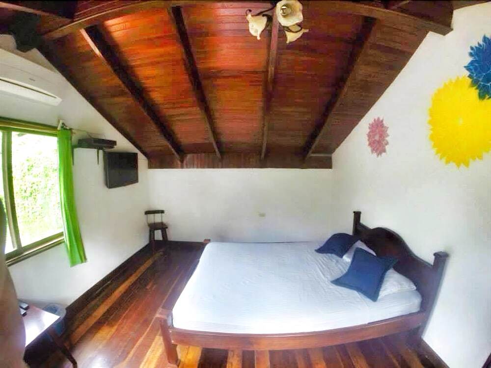 Tamarindo Backpackers
