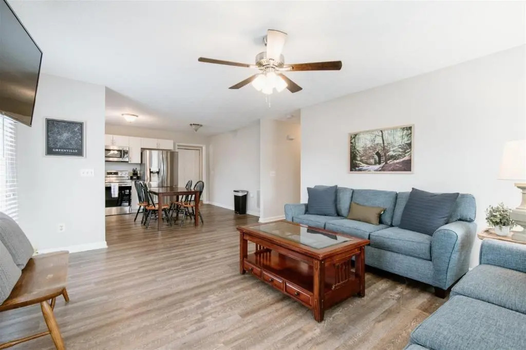 Carver St, 100