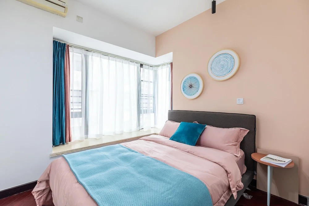 Locals Boutique Apartment  Huafa  No.10