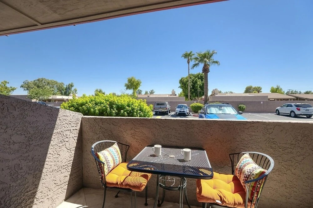 123 Fully Furnished 1BR Suite-Prime Location! by RedAwning