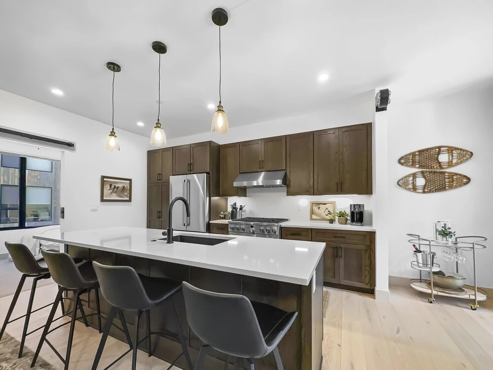 541 Center Circle 3br 3.5ba 3 Bedroom Townhouse by RedAwning