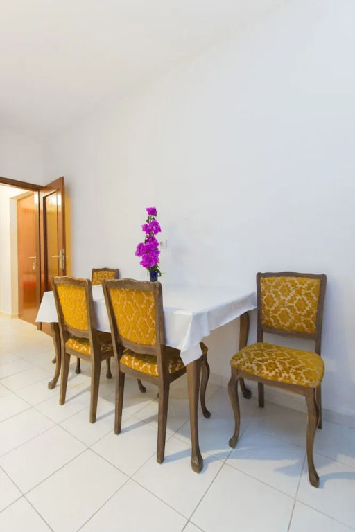 7 Olives Vintage Apartments