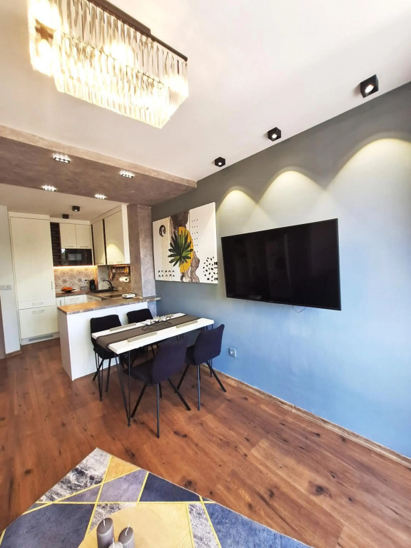 Cloud 6 -Top Center,360° view,Free private parking