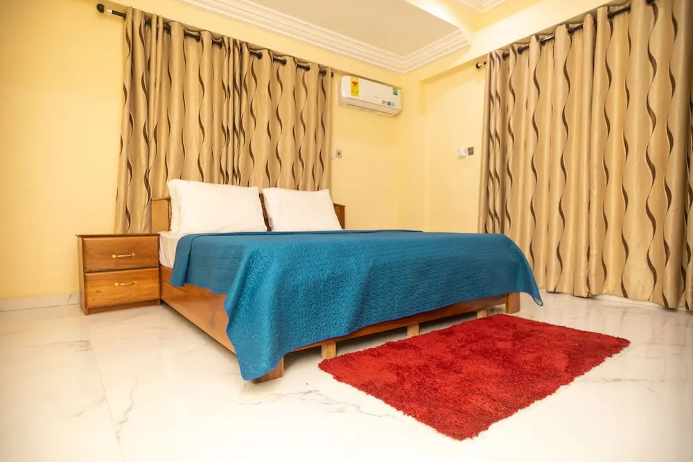 Spacious & Outstanding 3-bed Furnished Apartment