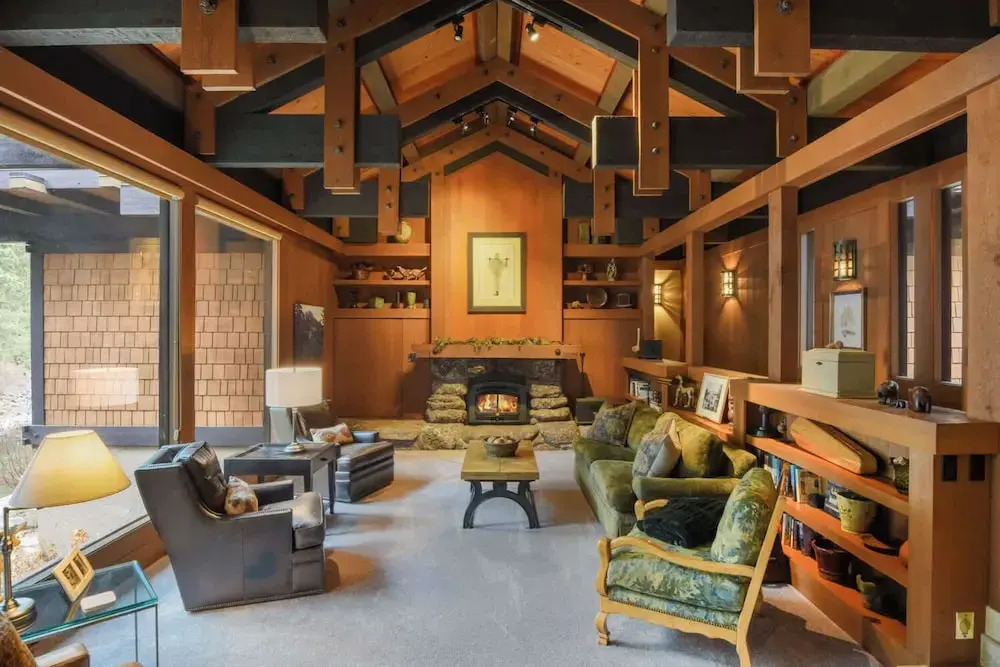 Joy on the River Stunning Waterfront Home for 10