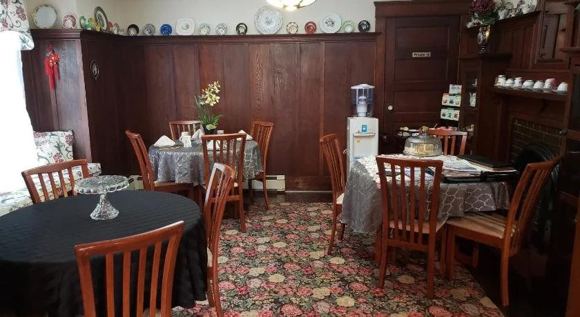 Colonial Charm Inn