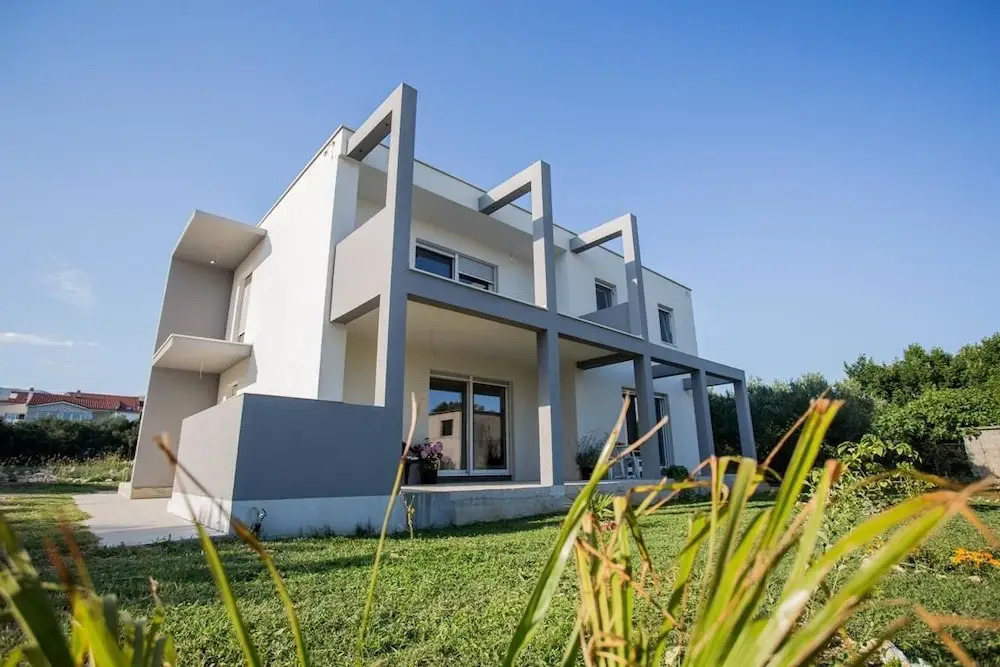 Enelani Apartments