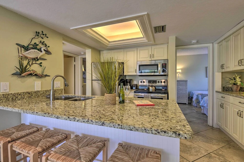 Siesta Key Condo: Resort Amenities, Walk to Beach!
