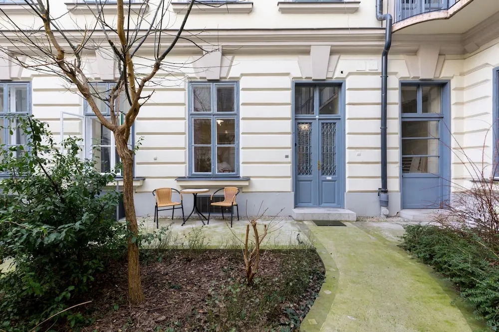 Blue Bird Apartment