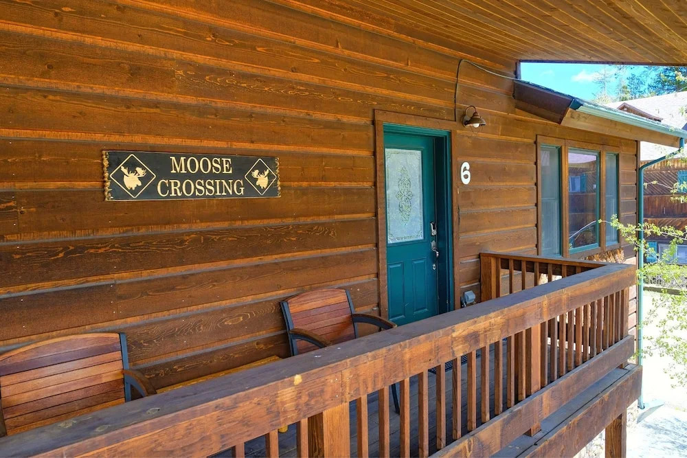 The Loose Moose Lodge