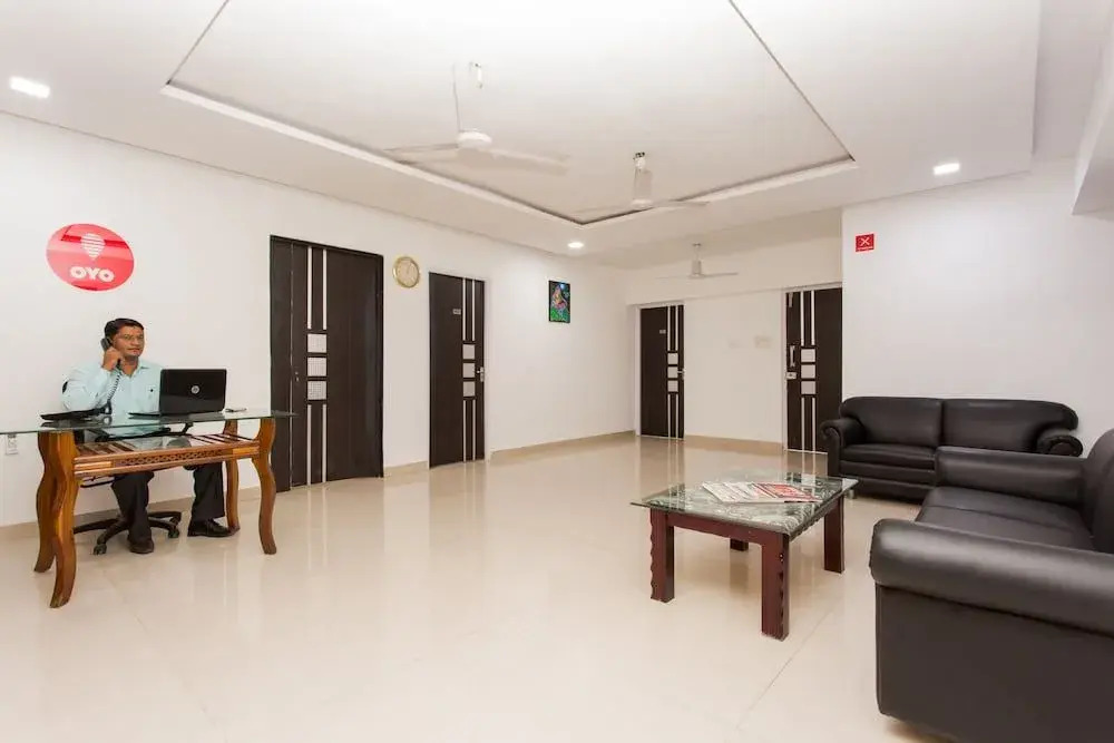 OYO 7150 Apartment Metro View Residency