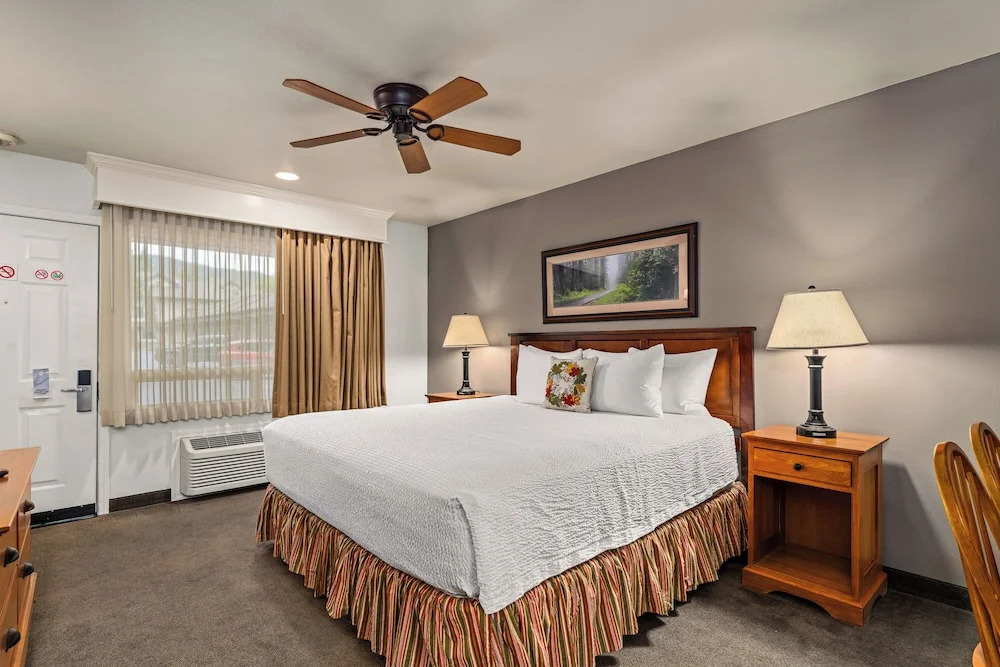 Redwood Hyperion Suites