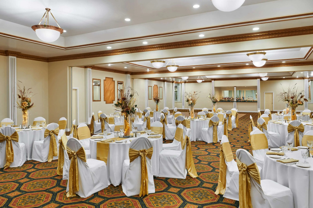 Best Western Plus Milwaukee Airport Hotel & Conference Center